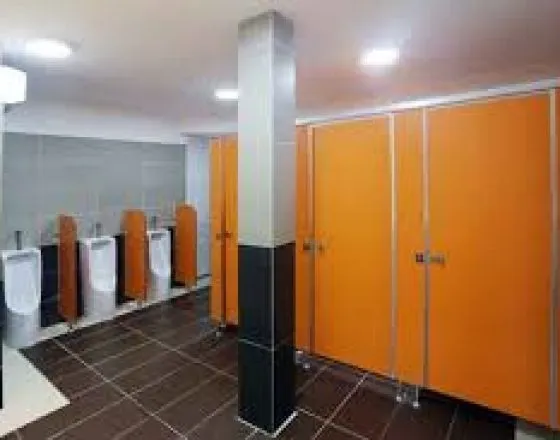 Báo giá vách ngăn vệ sinh Compact HPL 12mm – 18mm mới nhất 2025