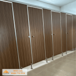 Vách vệ sinh trung tâm thương mại