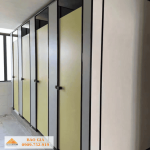 Vách ngăn vệ sinh trường học